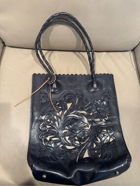 Patricia Nash Dark Navy Floral Cavo Cutout Tote